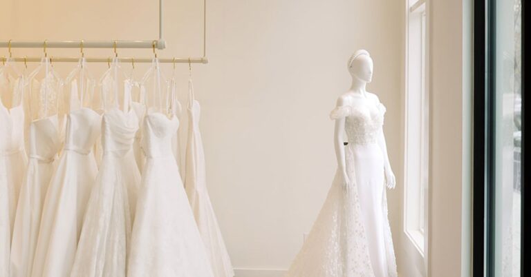 BRIDES Salon de robes de mariée de haut niveau