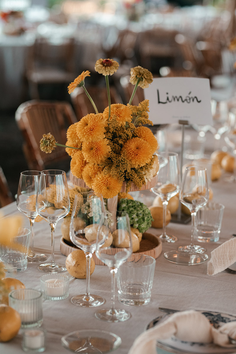 mariage emporda robe de mariée marta marti costa brava blog de mariage confettis complets