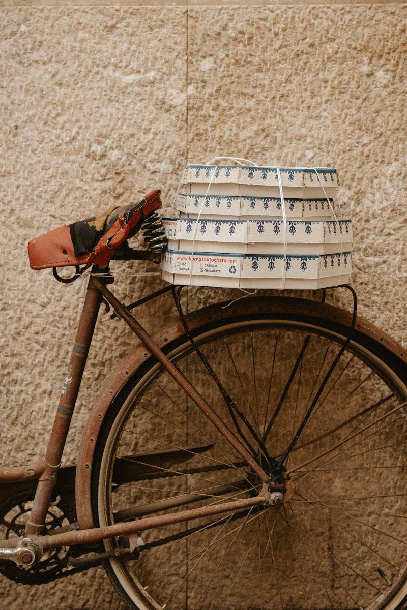 robe de mariée santa eugenia atelier mariage majorque chapeau cordobes blog de mariage mariages complets confettis