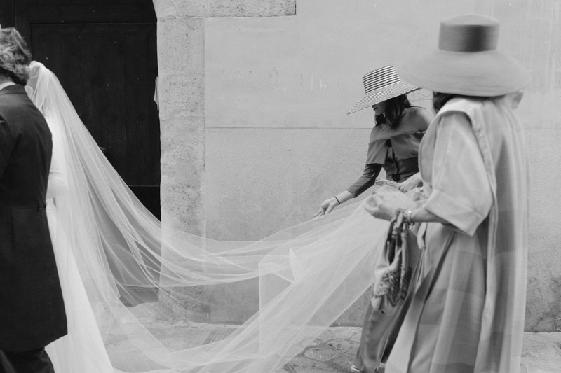 robe de mariée santa eugenia atelier mariage majorque chapeau cordobes blog de mariage mariages complets confettis