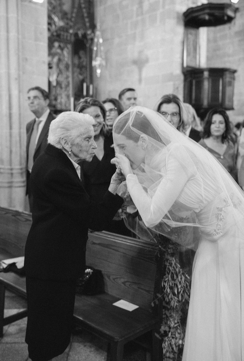 robe de mariée santa eugenia atelier mariage majorque chapeau cordobes blog de mariage mariages complets confettis