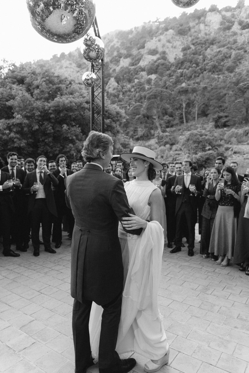 robe de mariée santa eugenia atelier mariage majorque chapeau cordobes blog de mariage mariages complets confettis