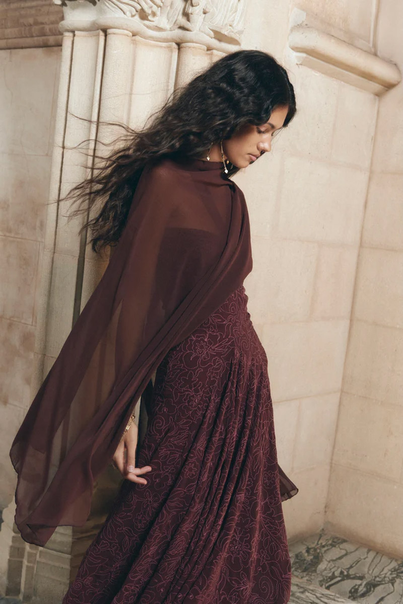 robe d'invité de mariage baymo barcelona boutique en ligne blog de mariage couches d'hiver robe longue confettis à manches longues