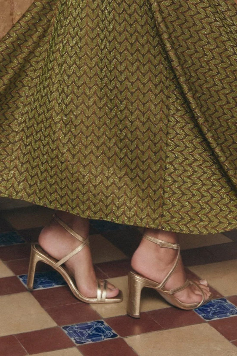 robe d'invité de mariage baymo barcelona boutique en ligne blog de mariage couches d'hiver robe longue confettis à manches longues