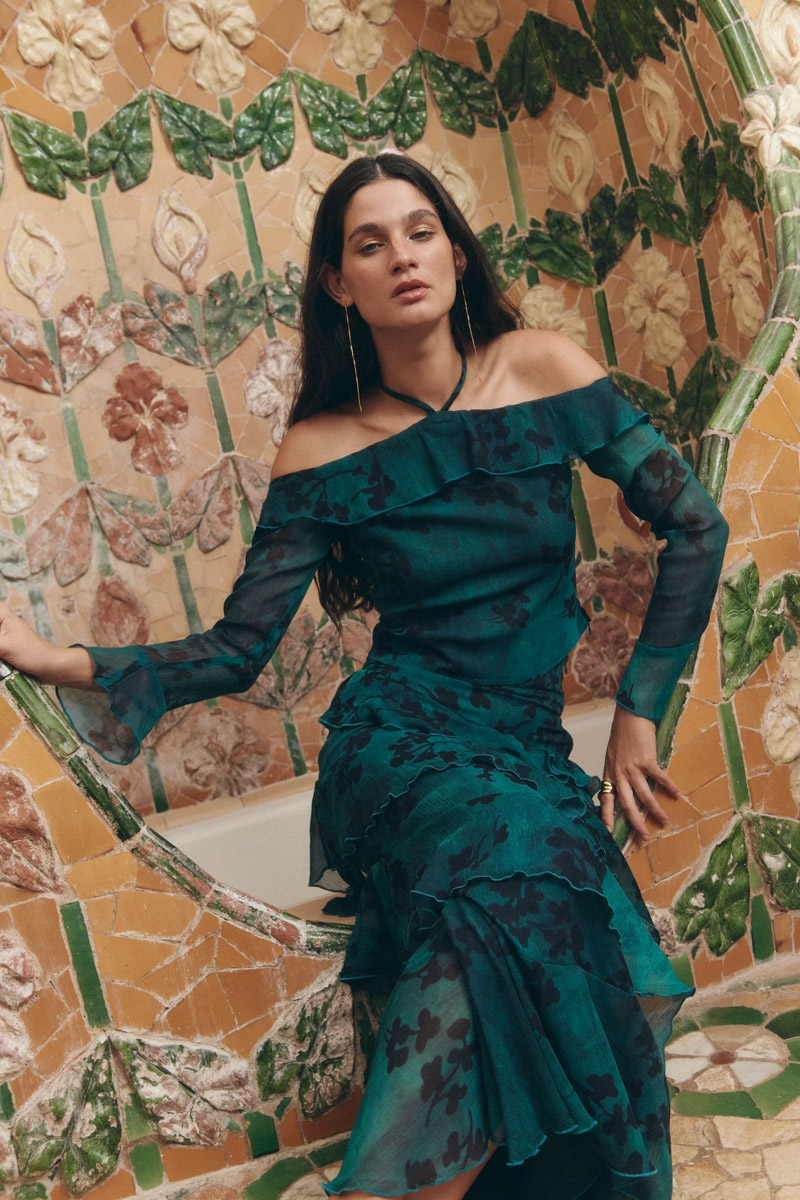 robe d'invité de mariage baymo barcelona boutique en ligne blog de mariage couches d'hiver robe longue confettis à manches longues