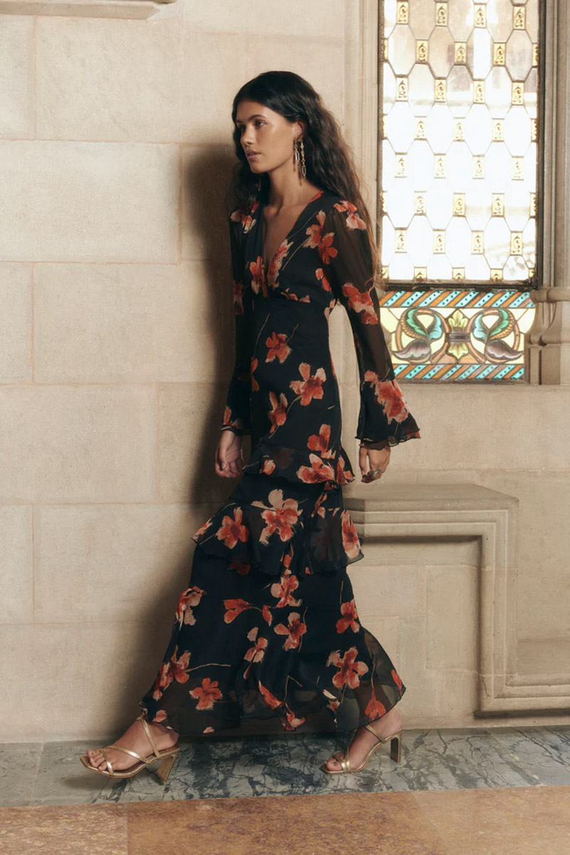 robe d'invité de mariage baymo barcelona boutique en ligne blog de mariage couches d'hiver robe longue confettis à manches longues