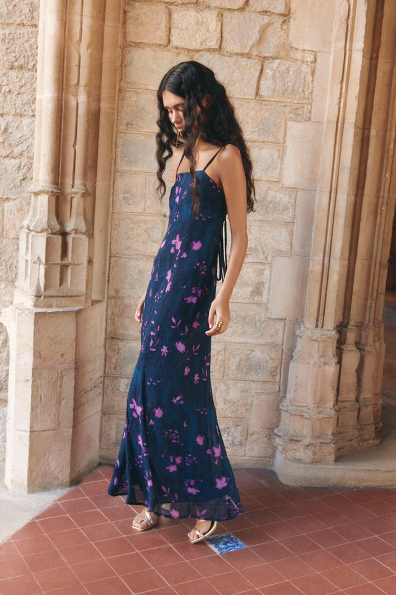 robe d'invité de mariage baymo barcelona boutique en ligne blog de mariage couches d'hiver robe longue confettis à manches longues