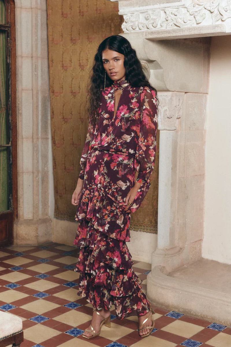 robe d'invité de mariage baymo barcelona boutique en ligne blog de mariage couches d'hiver robe longue confettis à manches longues