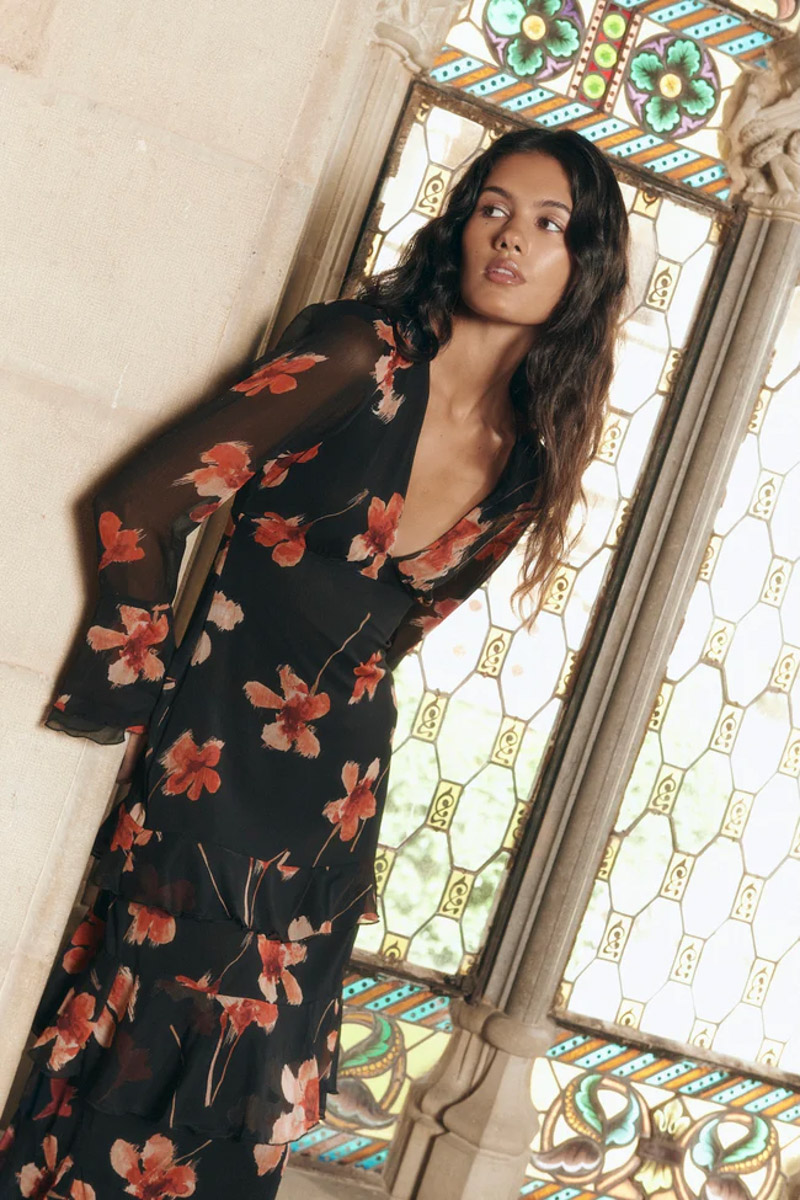 robe d'invité de mariage baymo barcelona boutique en ligne blog de mariage couches d'hiver robe longue confettis à manches longues