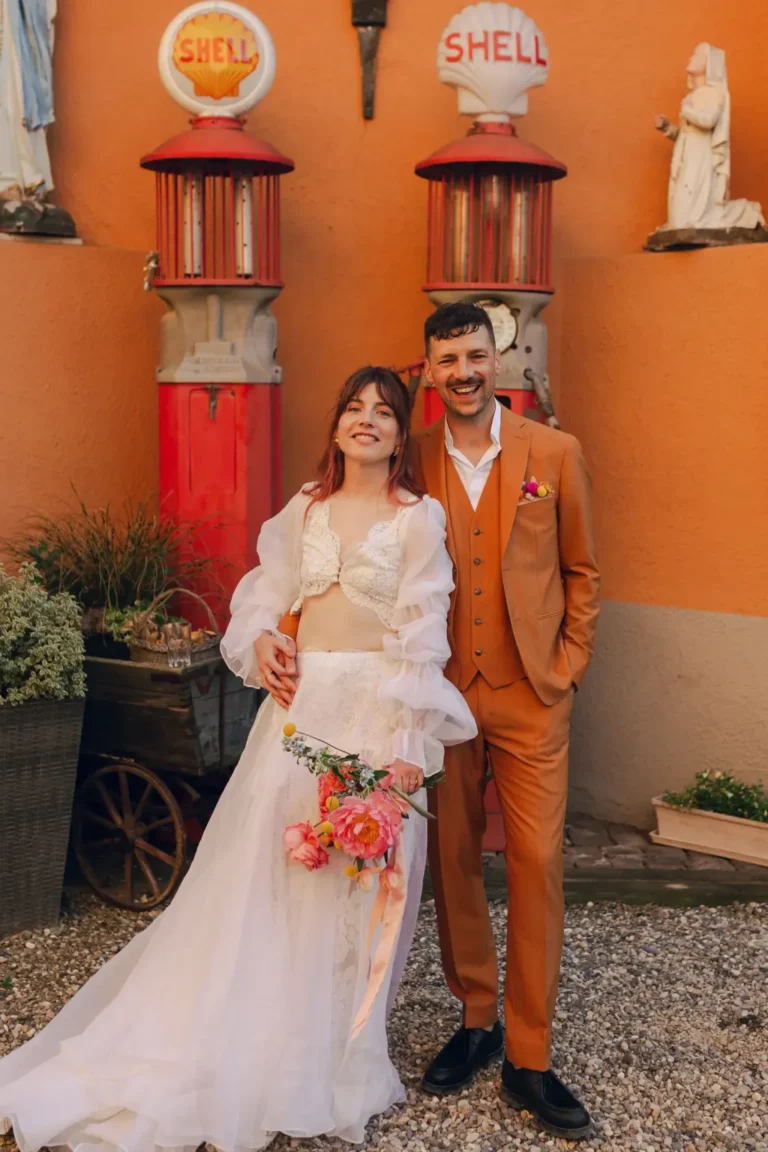 Ce mariage à la campagne française était coloré et joyeux, artistique « par excellence »