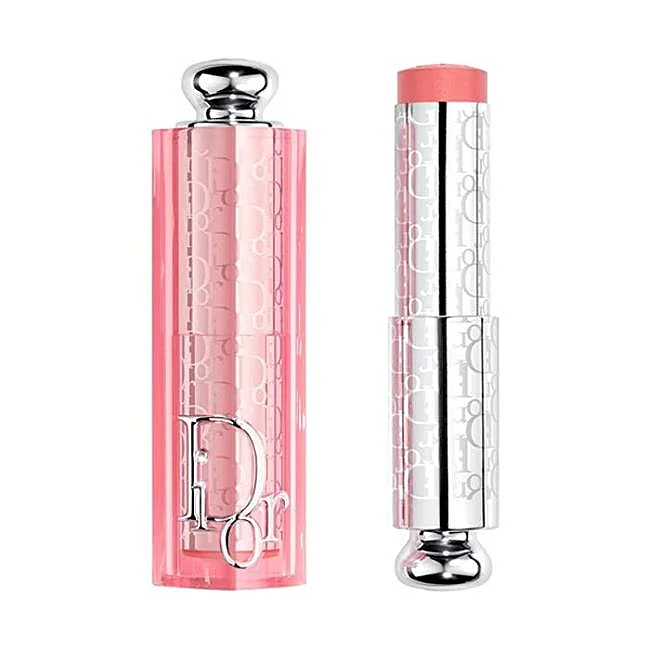 Bâton lumineux Dior Rosy dans les coulisses.