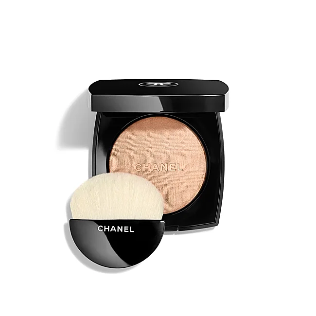 Poudre Lumière de Chanel.