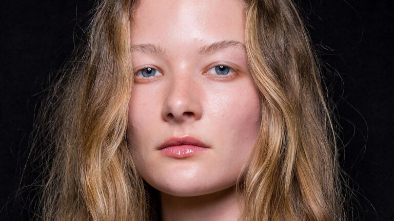 Brumes pour le visage pour rafraîchir, hydrater et fixer le maquillage quand il fait plus chaud