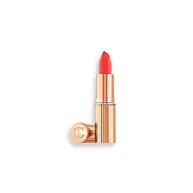 Rouge à lèvres CORAL KISS de Charlotte Tilbury.