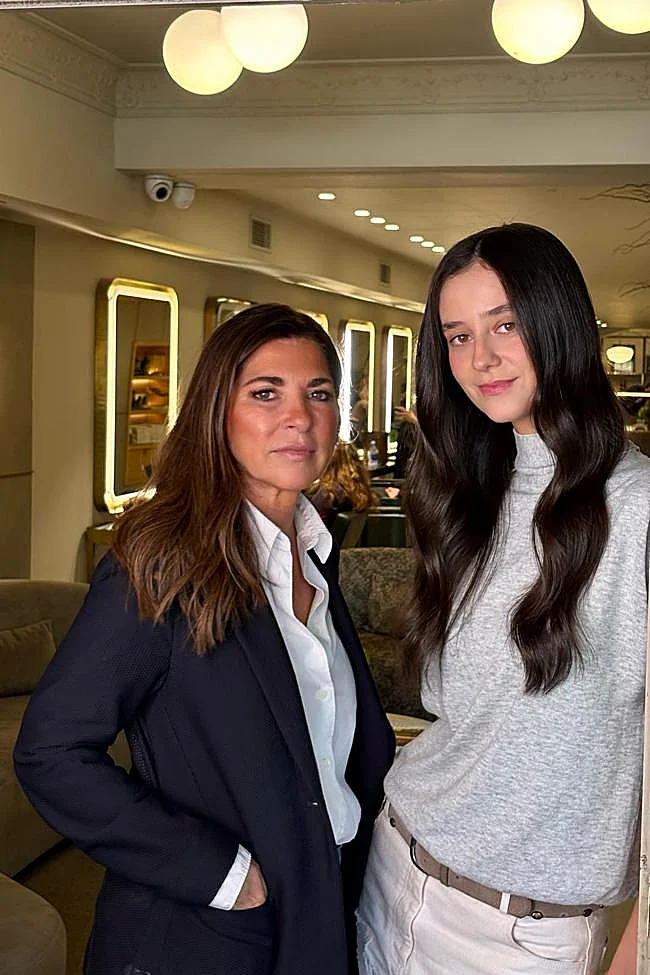 Ana Lérida et Victoria Federica après le traitement anti-frisottis.