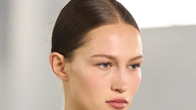 Le nouveau luxe est une barrière cutanée saine : pourquoi tout le monde parle de céramides, de microbiome et de réparation