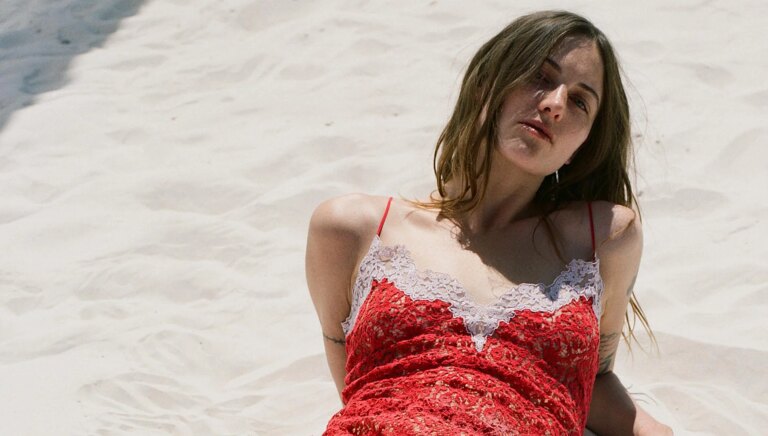 Ils apaisent, hydratent et allongent le bronzage : ce sont les meilleurs après-soleil du moment
