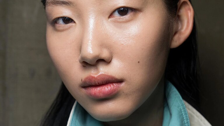 Qu’est-ce qu’un tonique laiteux et pourquoi est-il devenu un incontournable de toute routine faciale ?