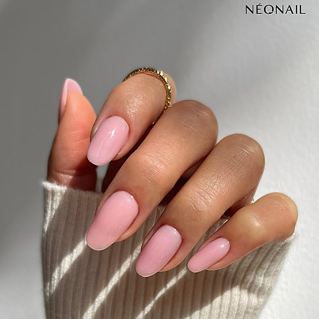 Une manucure squoval de chez Neonail.