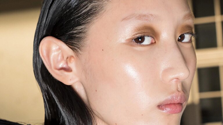 J'ai essayé le maquillage Glass Skin pendant des semaines et j'ai appris que la clé n'est pas là où je pensais