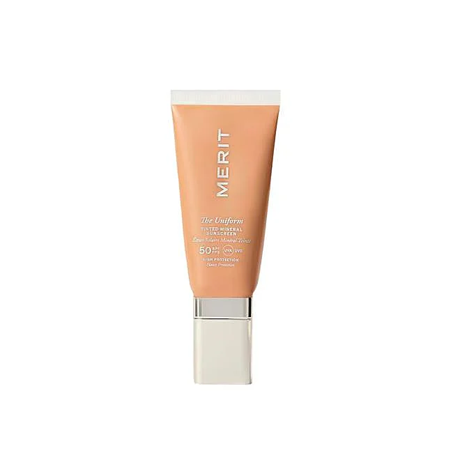 Merit The Uniform crème solaire teintée disponible chez Sephora (42 euros).