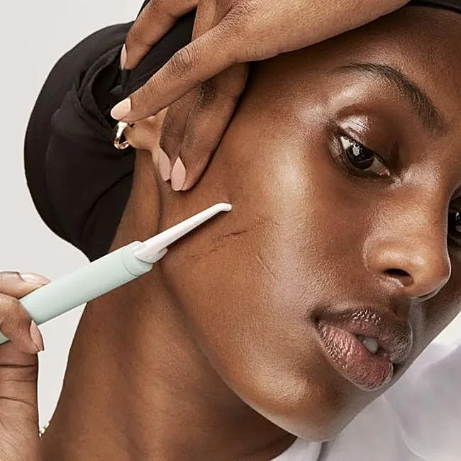 C’est ainsi que se déroule le dermaplaning.
