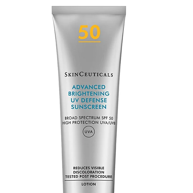 Défense UV éclaircissante avancée par SkinCeuticals.