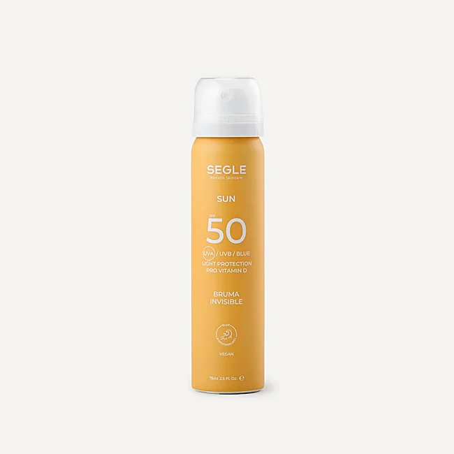 Brume solaire faciale invisible SPF50.