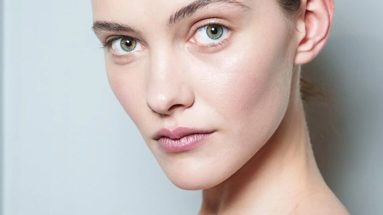 La base de maquillage que j'utilise cet été car elle résiste à la chaleur, à l'humidité et aux journées plus longues.