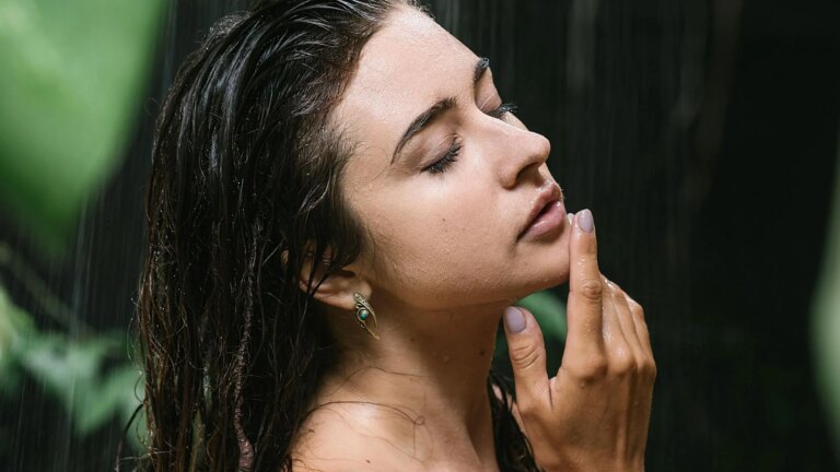 Je pensais que les huiles corporelles étaient trop grasses jusqu'à ce que j'essaye ces formules à absorption rapide