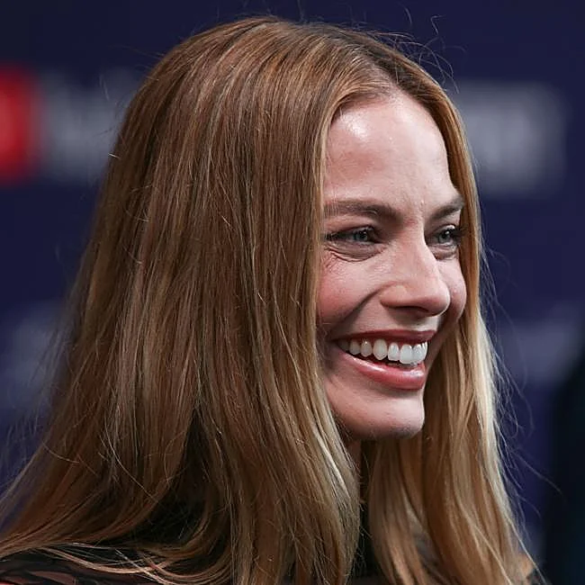 Margot Robbie a un sourire parfait.