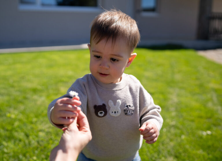 Éduquer sans surprotéger : comment trouver un équilibre dans la parentalité