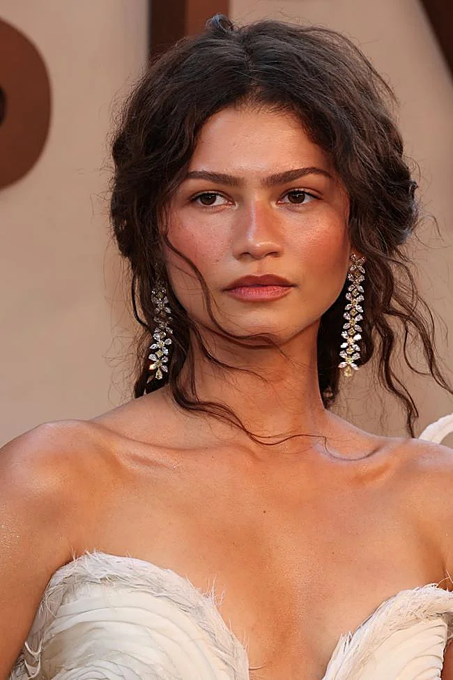 Zendaya sur un tapis rouge sans mascara.