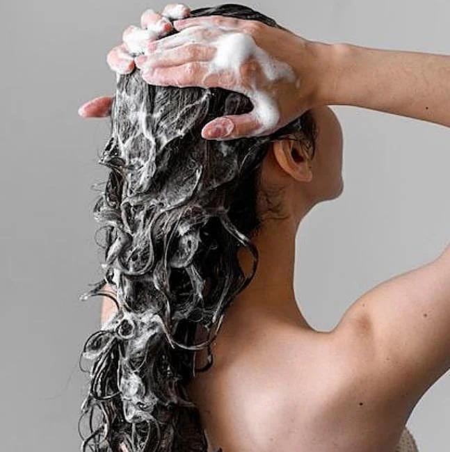 Se laver les cheveux est la clé de la santé de vos cheveux.