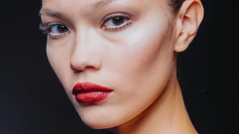 Tired Girl Makeup : en quoi consiste ce maquillage viral à effet visage fatigué