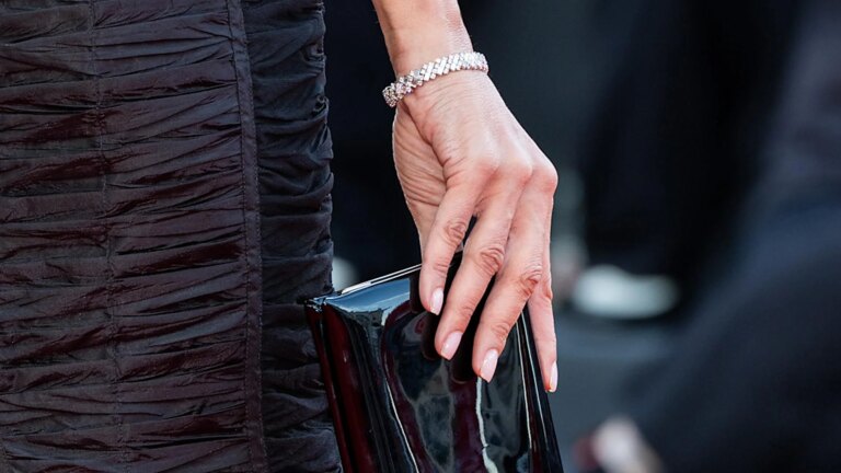 Du French au rose tendre : Venise confirme que les ongles naturels sont à nouveau les plus élégants