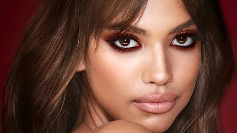 Les meilleurs eye-liners bordeaux pour éclaircir les yeux marron