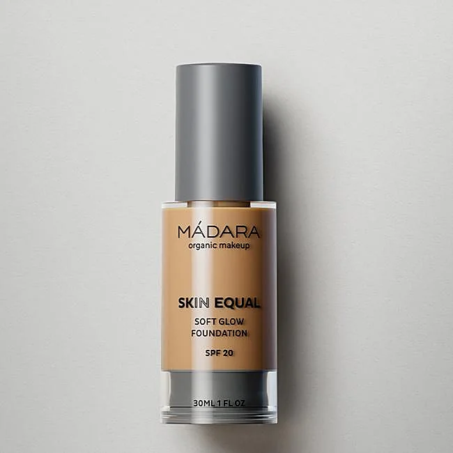 Fond de teint Mádara Soft Shine SPF15.