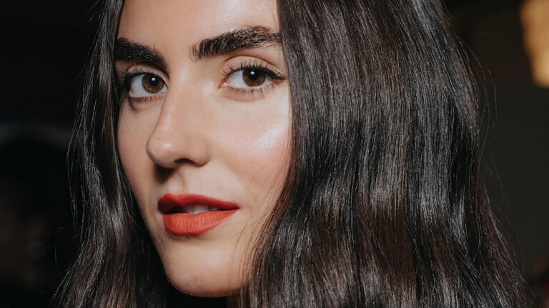 Les lisseurs qui punissent le moins les cheveux et leur donnent une brillance supplémentaire