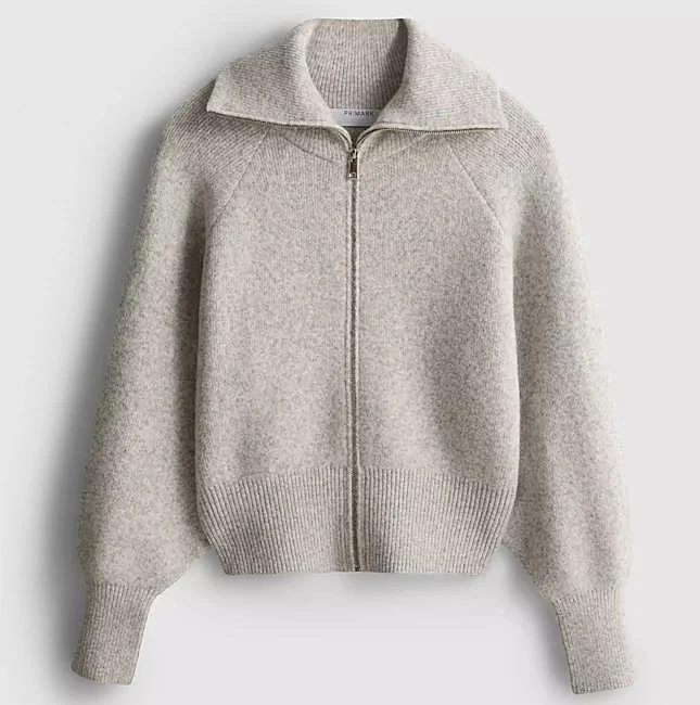 Cardigan tricoté basique avec fermeture éclair, de chez Primark (20 €).