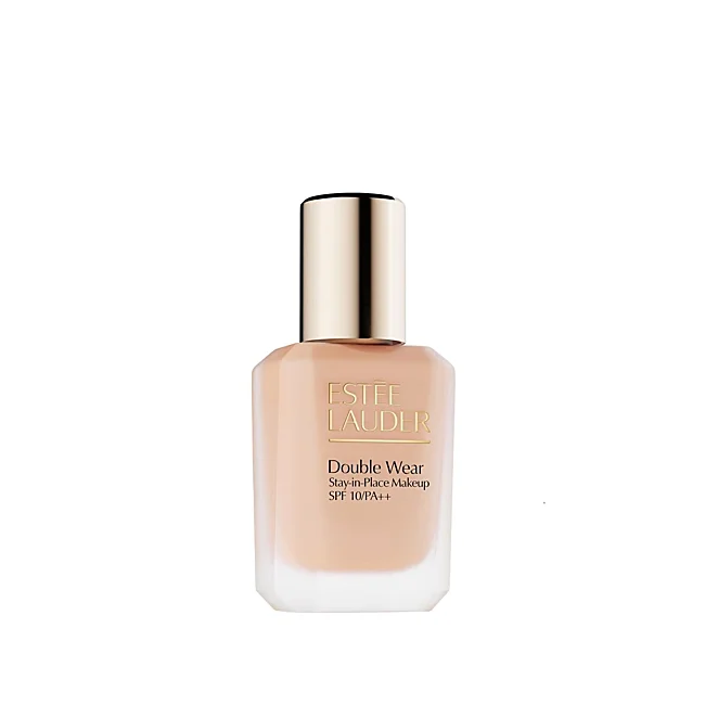 Double tenue par Estée Lauder.