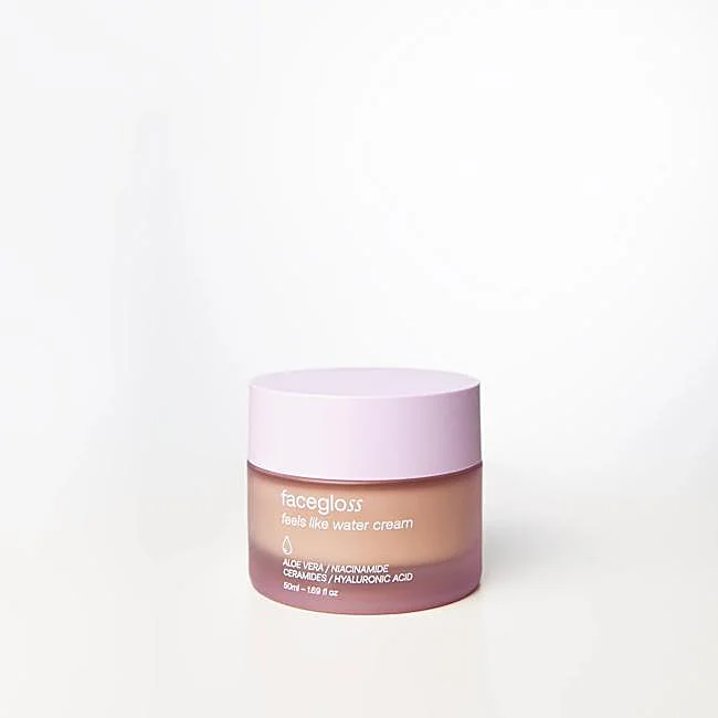 Facegloss ressemble à une crème hydratante à l’eau.