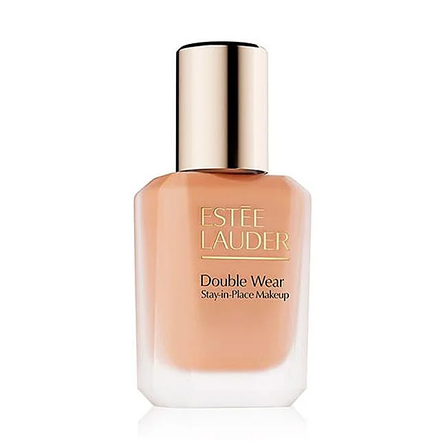 Double Wear Stay-in-Place par Estée Lauder.