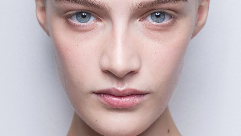 Pourquoi essayer les sticks contour des yeux, le format le plus confortable pour lutter contre les poches, les rides et les cernes